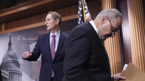 El liderazgo demócrata en el Senado citó el reporte de CBO sobre plan presupuestal republicano.