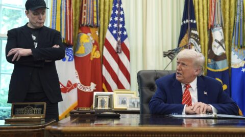 Elon Musk y el presidente Trump se pelean "en tiempo real".