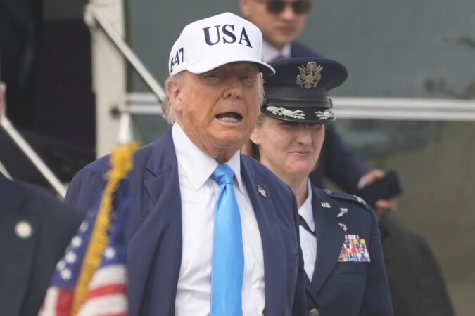 Trump culpa a la "izquierda radical" de instigar y financiar las protestas de Los Ángeles