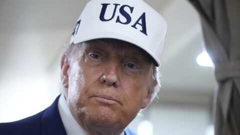 Trump culpa a la "izquierda radical" de instigar y financiar las protestas de Los Ángeles